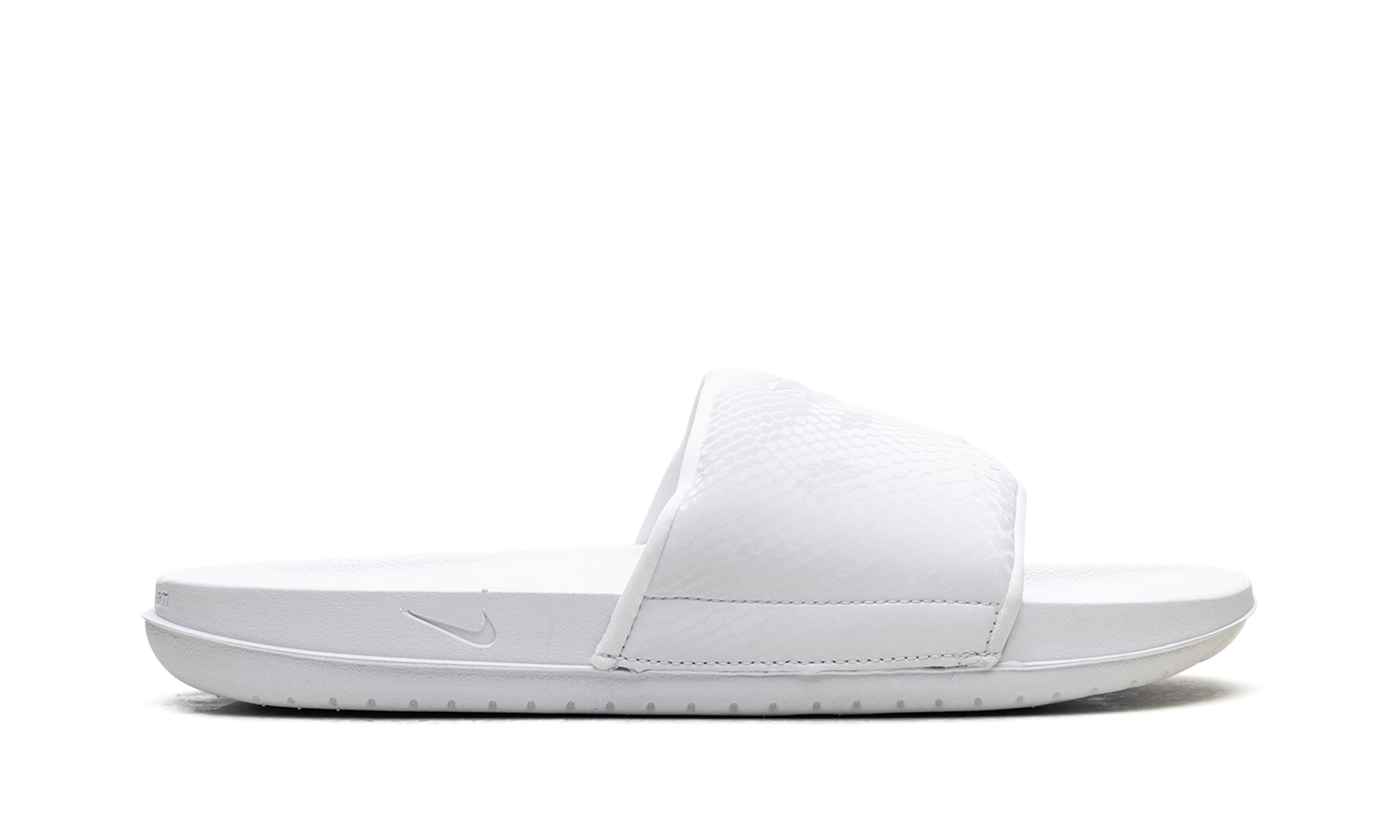 Kobe Offcourt Slide "Triple White"