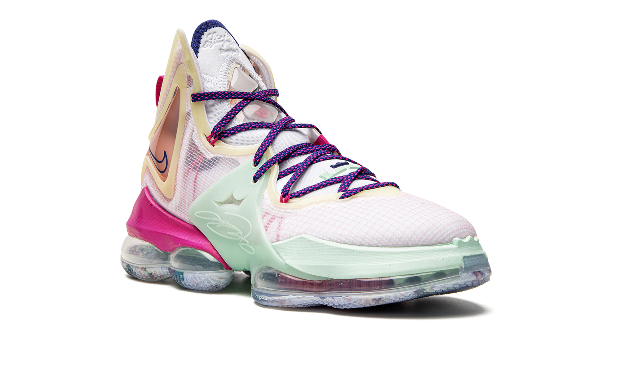 Lebron 19 "Valentine's Day"