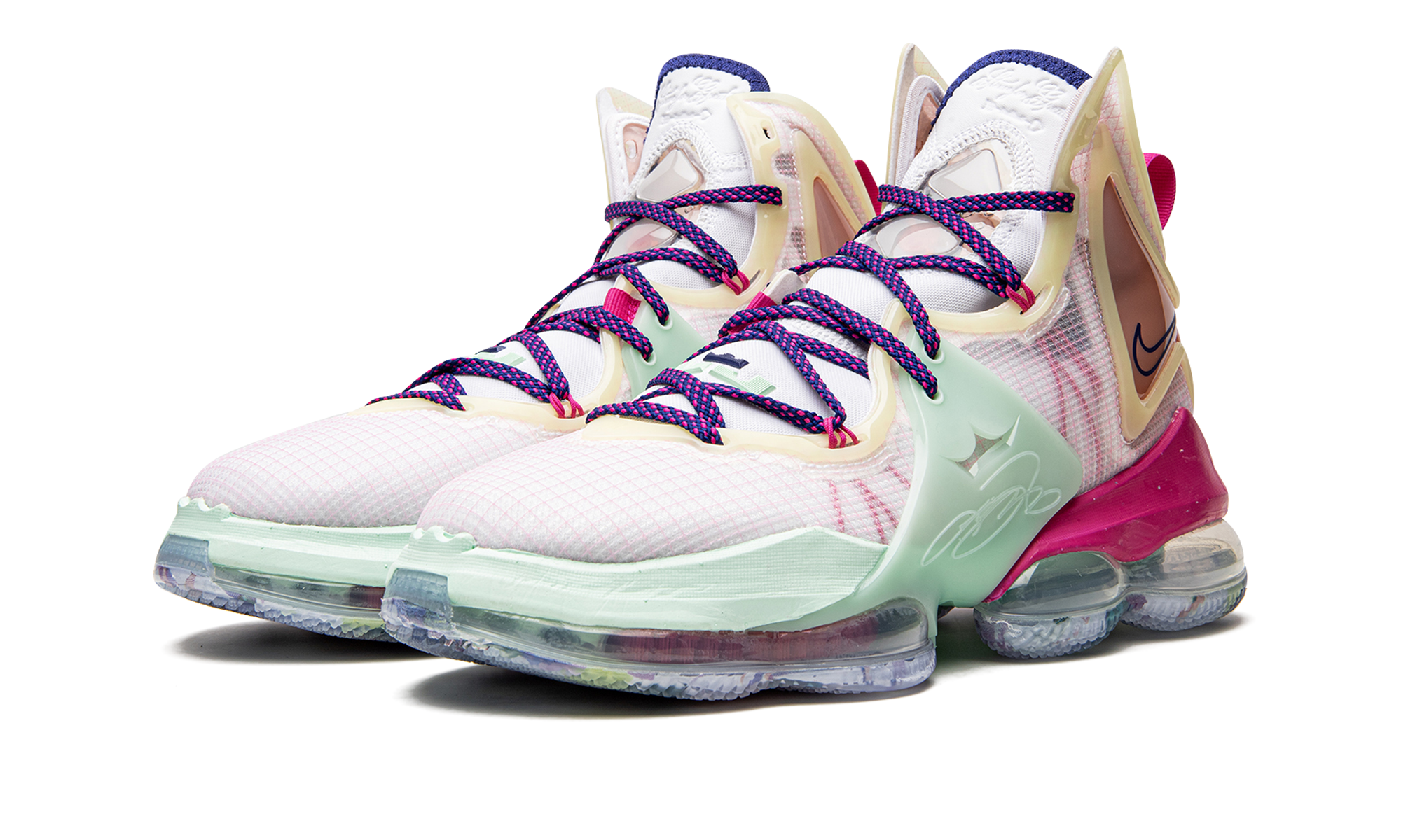 Lebron 19 "Valentine's Day"