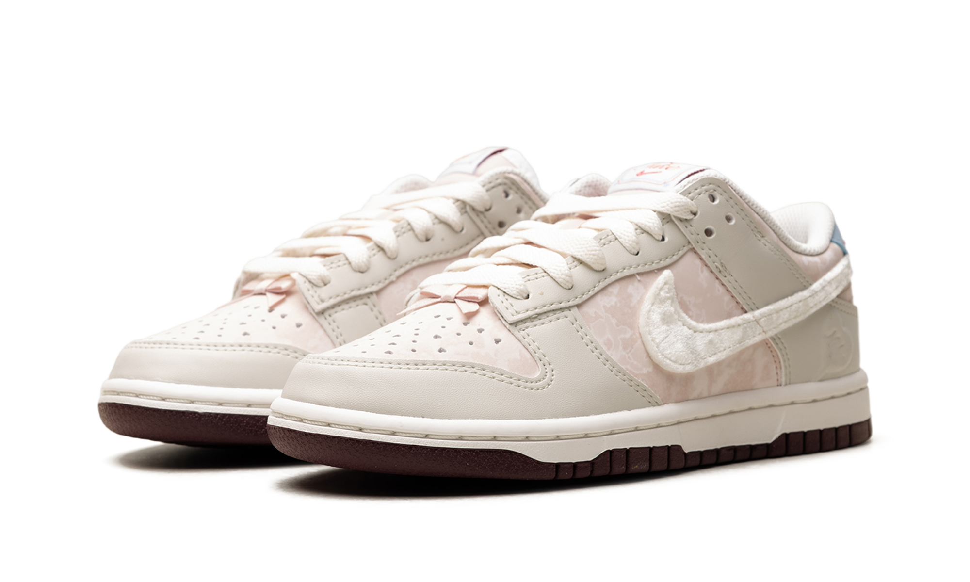Nike Dunk Low Women "Valentine's Day"