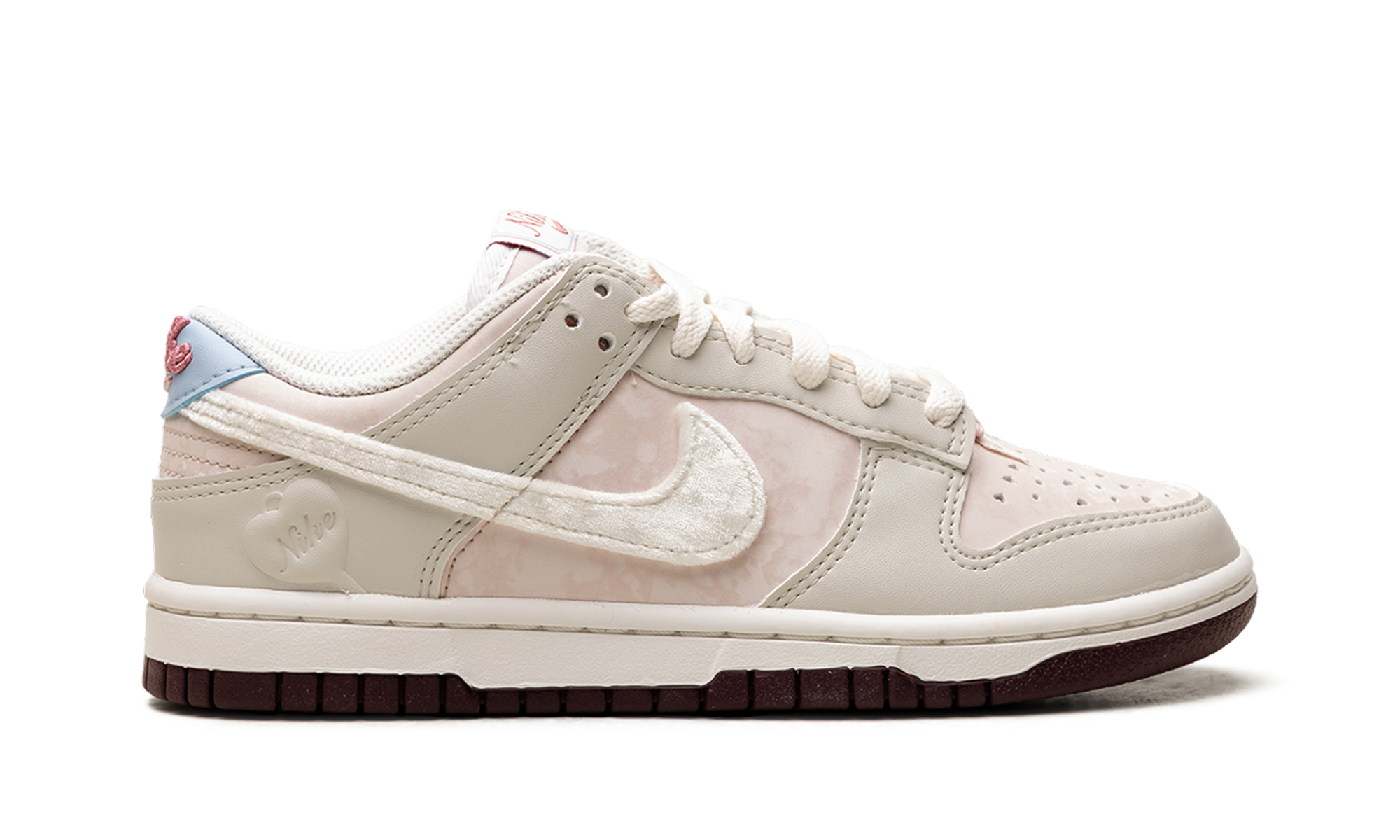 Nike Dunk Low Women "Valentine's Day"