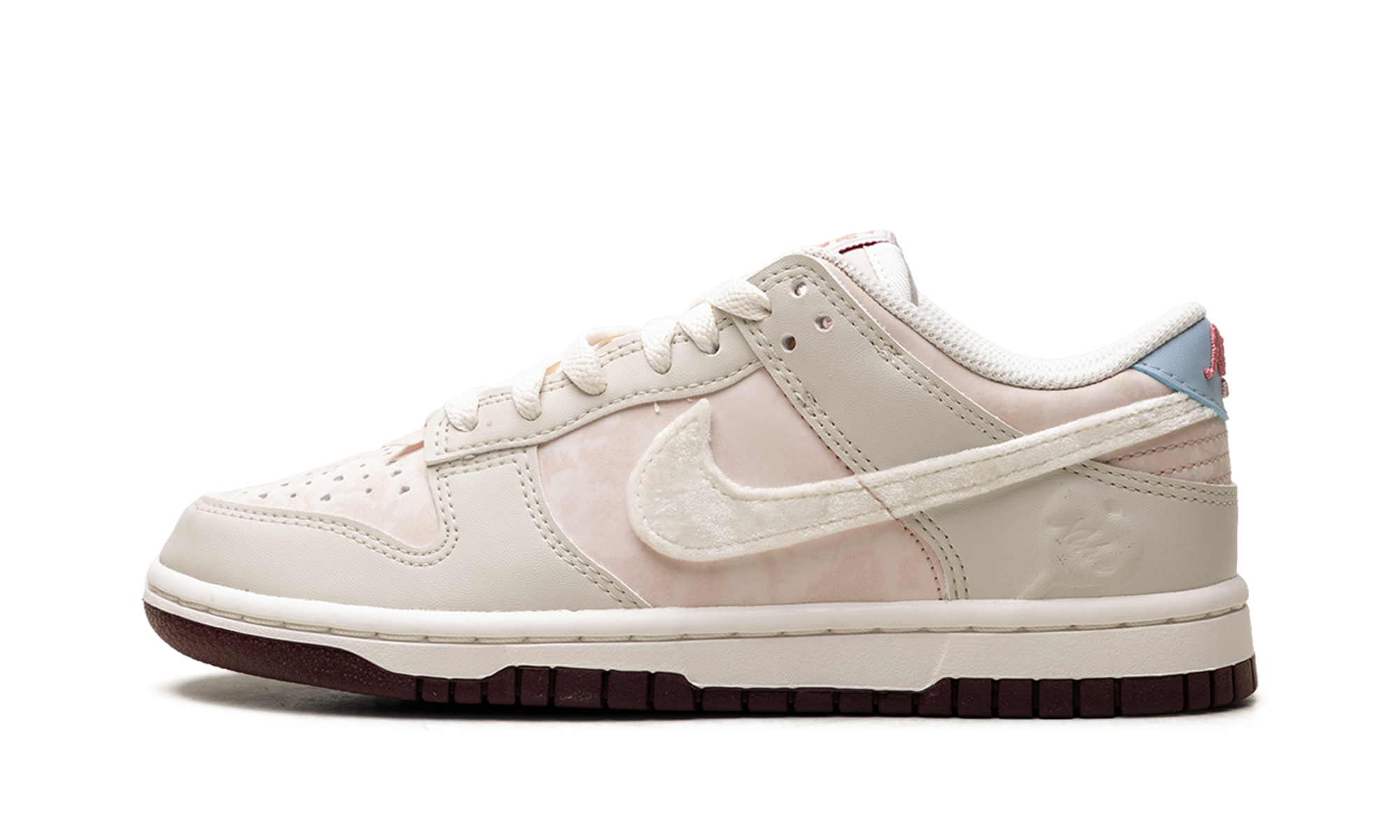 Nike Dunk Low Women "Valentine's Day"