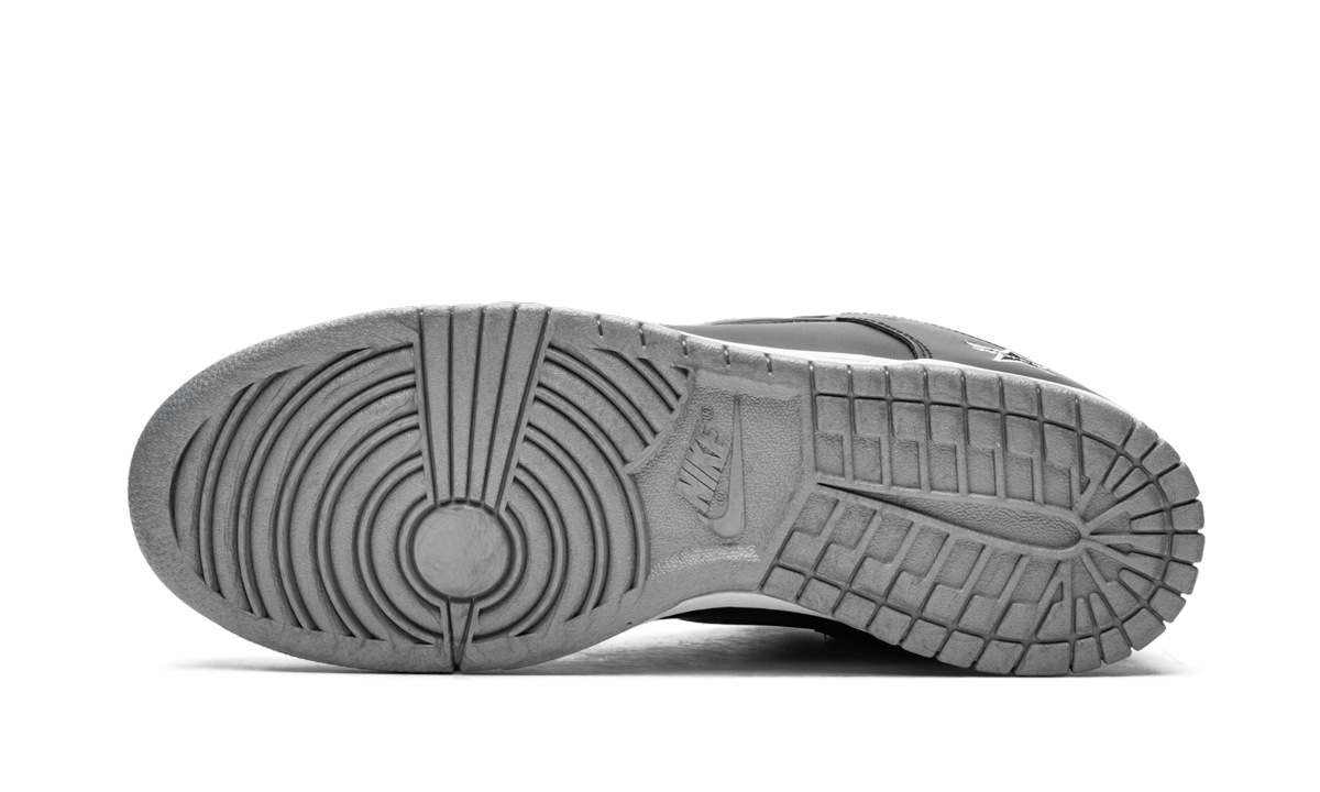 Sb Dunk Low OG QS "Supreme - Jewel Swoosh Silver/black"