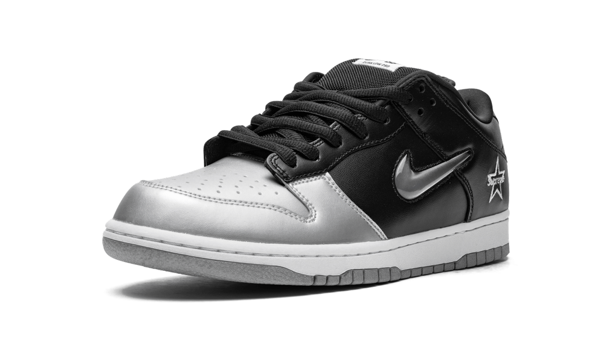 Sb Dunk Low OG QS "Supreme - Jewel Swoosh Silver/black"