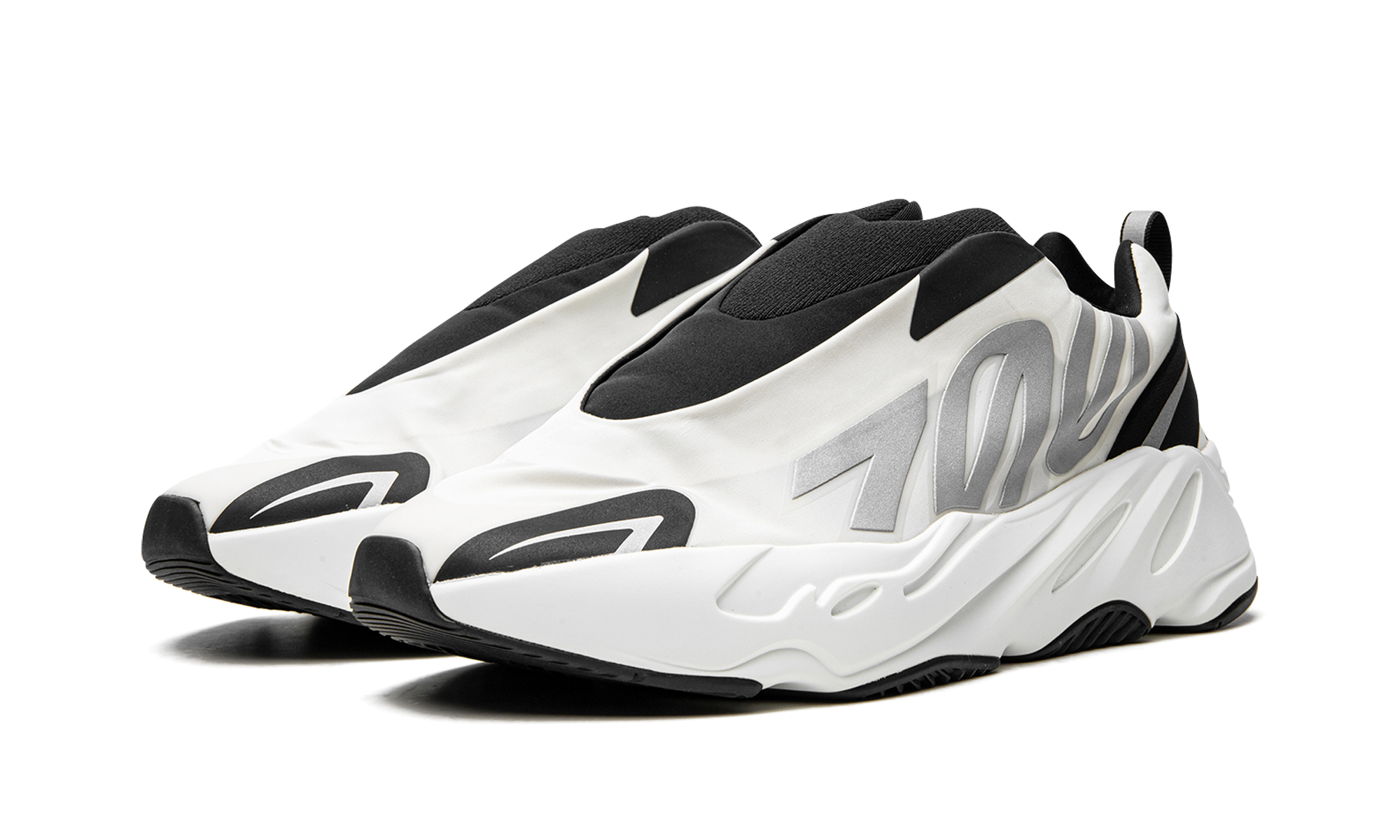 Yeezy 700 Mnvn "Laceless Analog"